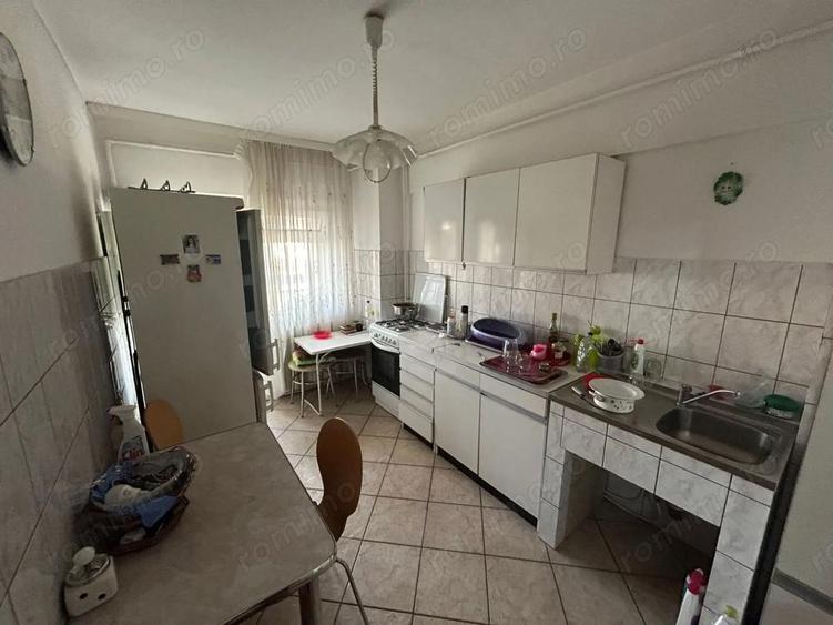 Apartament 3 camere, etaj 1 - zona Centru - 1