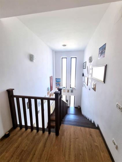 Chitila langa Lacul cu Nuferi si Padure - 12