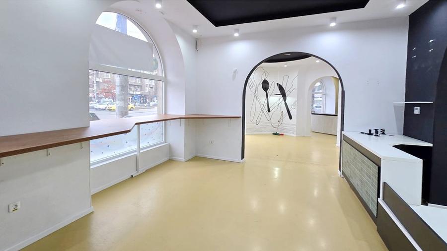 Spatiu comercial vad intens, intersectie bulevarde, vizibilitate maxima - 3