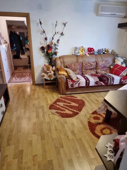 apartament de vanzare ,micro 6,,semidecomandat - 1