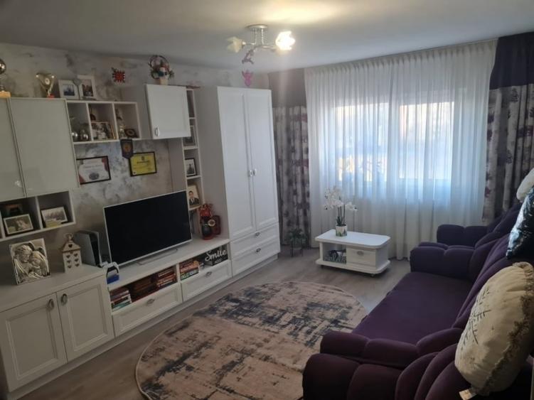 2 camere decomandat 57mp etaj 2 zona Nicolina - Pizza Nico - 1