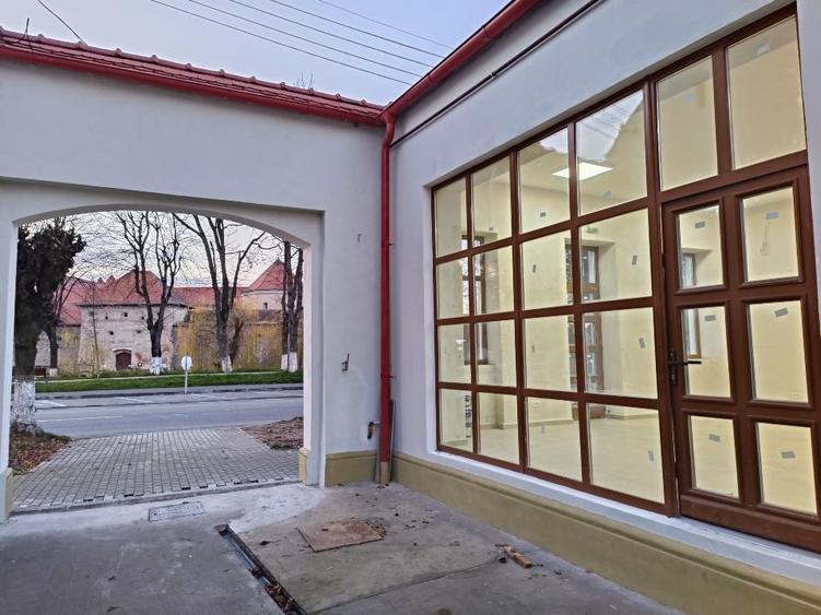 ofer spatiu comercial frontal Cetatea Fagaras - 9