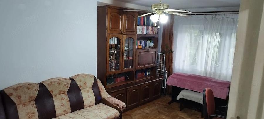 Apartament cu 3 camere decomandat în Lipovei