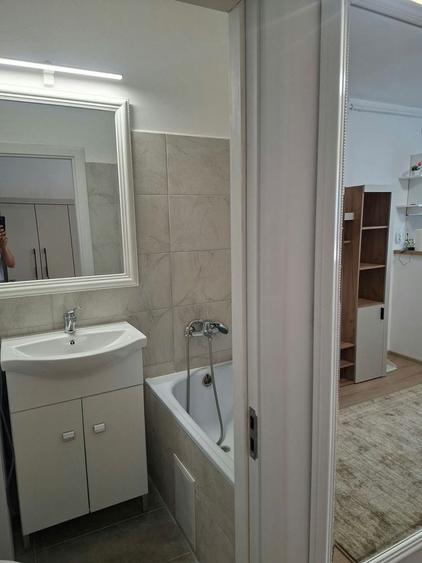 Garsonieră decomandată în 7 Noiembrie