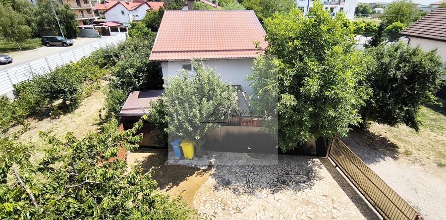 Casă individuală cu 7 camere cu Canalizare în Central