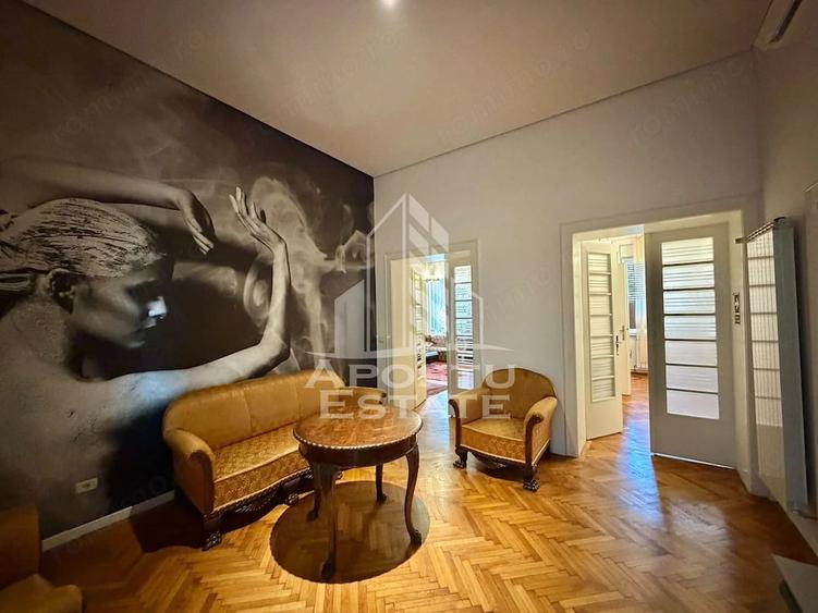 Apartament cu 4 camere semidecomandat în P-ța Maria