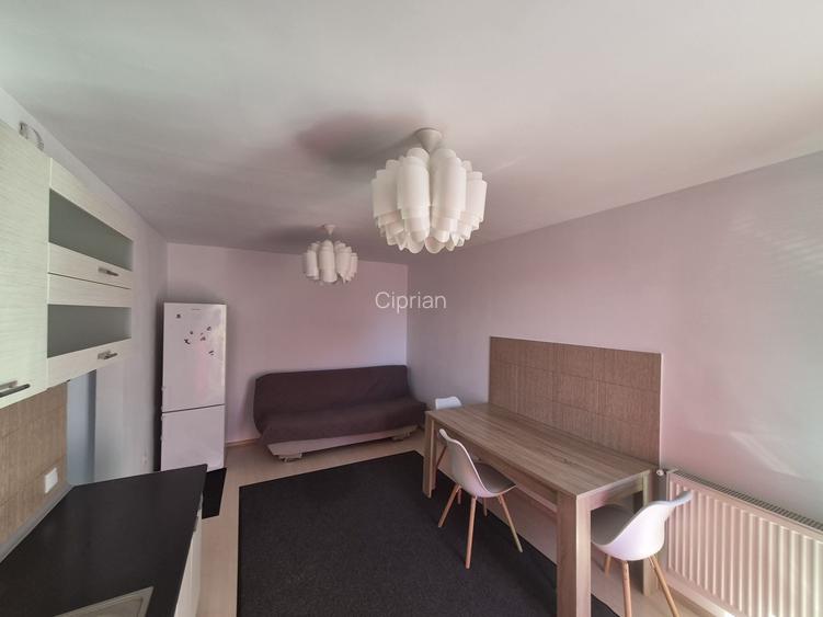 Proprietar inchiriez apartament decomandat,lift ,utilat si mobilat,loc parcare