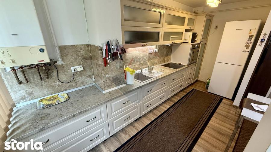 Apartament cu 3 camere semidecomandat, mobilat în Săsar