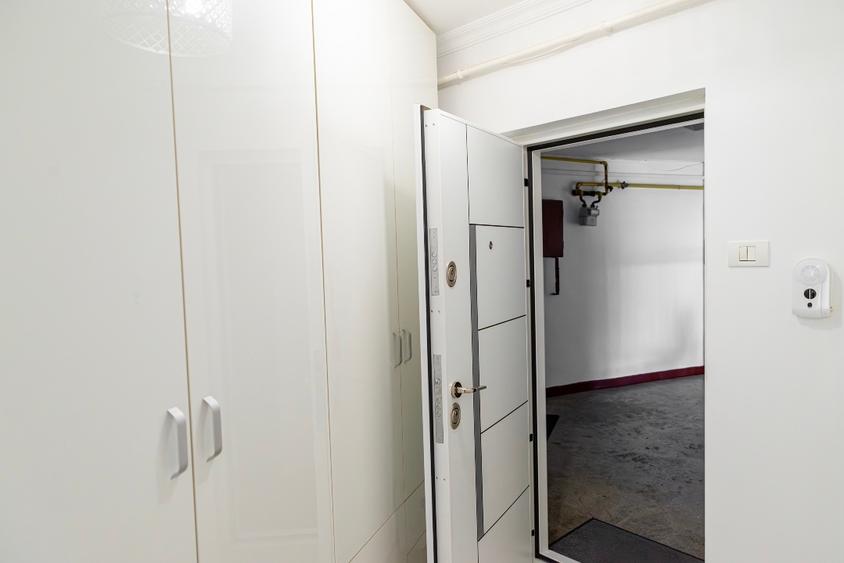 Apartament cu 3 camere decomandat, mobilat în Central