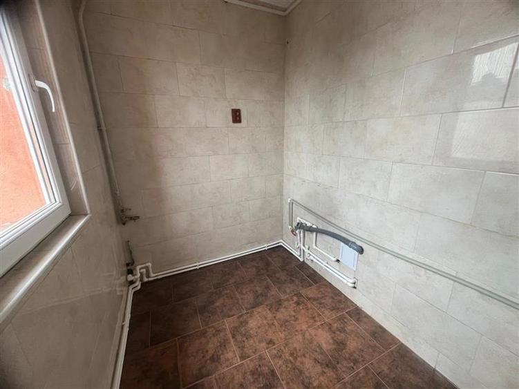 Apartament cu 3 camere nedecomandat în Nord