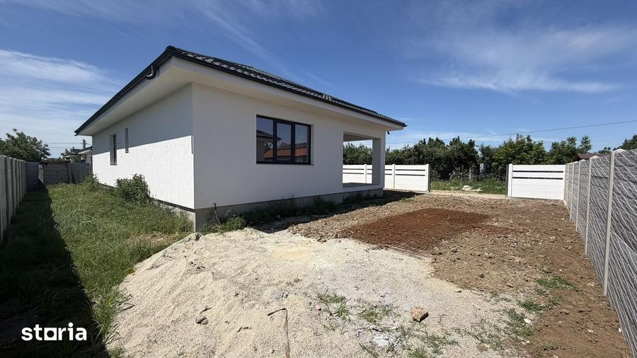 Casă cu 4 camere cu Teren 400 Mp în Domnești