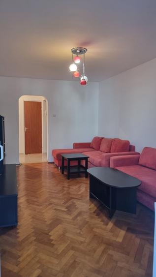 Apartament cu 3 camere decomandat în Roșu