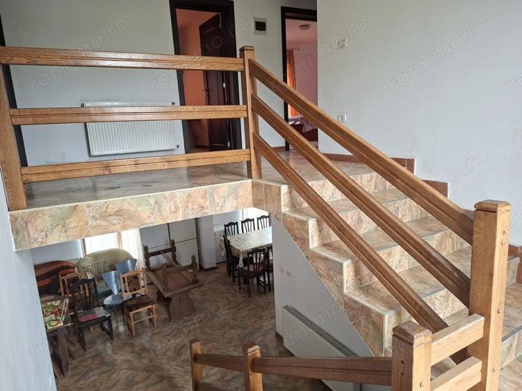 Casă cu 9 camere cu Teren 960 Mp în Bercu Roșu