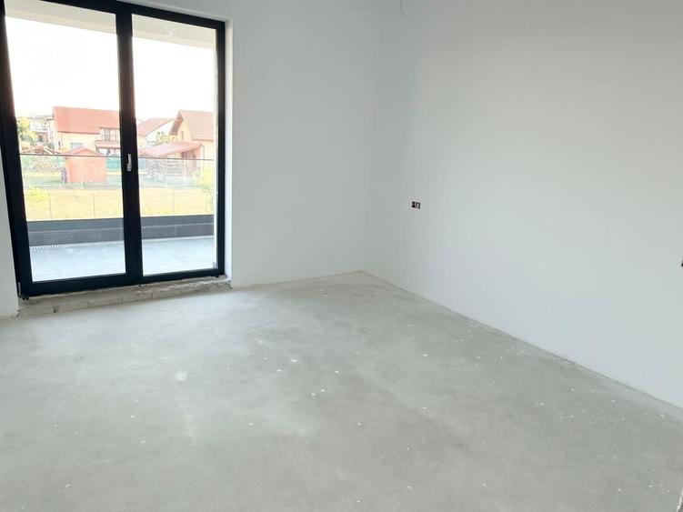Duplex cu 4 camere cu Canalizare în Dumbrăvița