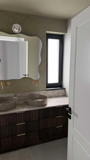 Casă cu 4 camere decomandat în Marginea