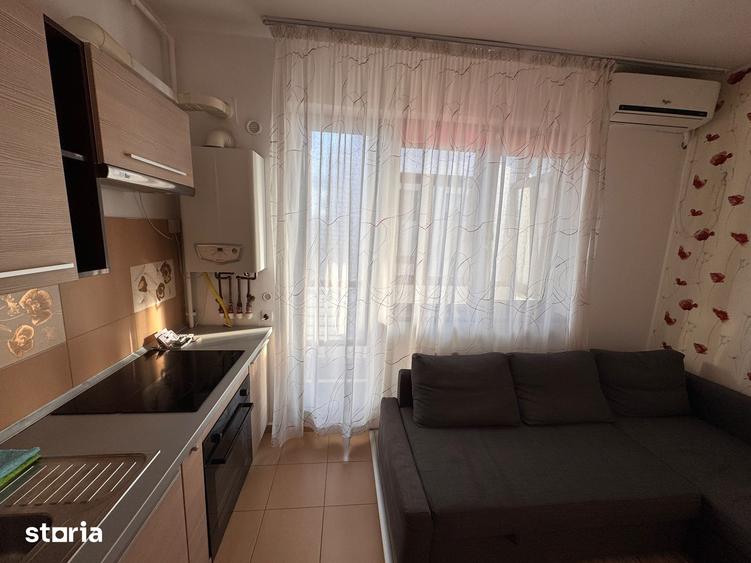 Apartament cu 3 camere semidecomandat în Rahova