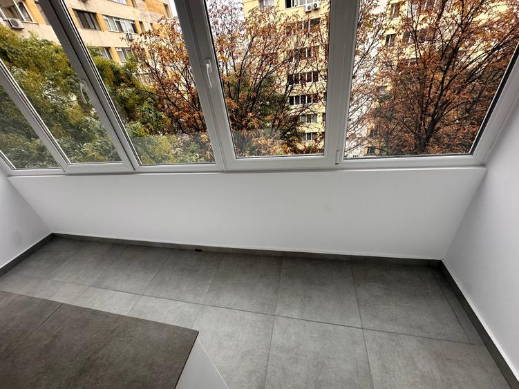 Apartament cu 3 camere semidecomandat în Lacul Tei