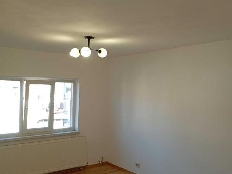 Apartament cu 2 camere decomandat în Craiovița Nouă