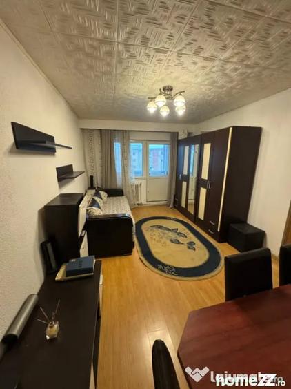 Apartament cu 3 camere decomandat în Republicii