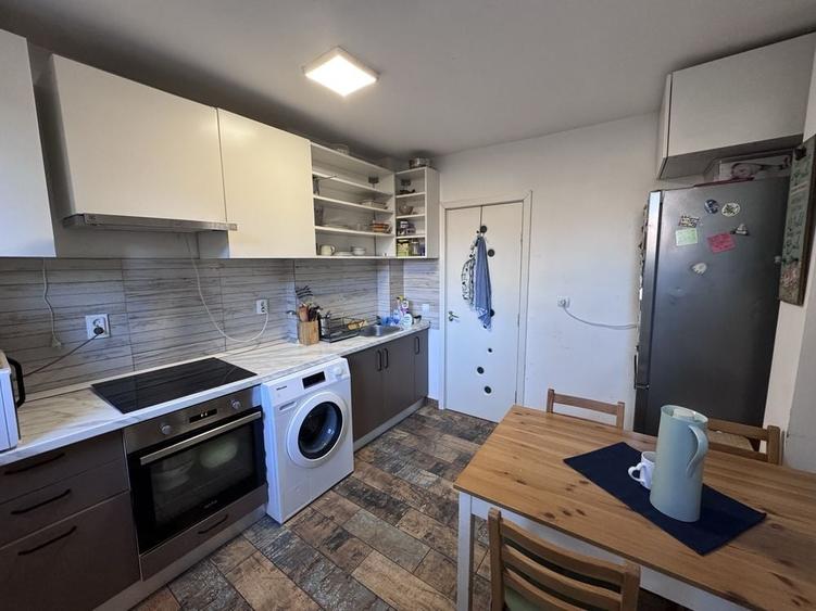 Apartament cu 3 camere semidecomandat în Ștefan cel Mare