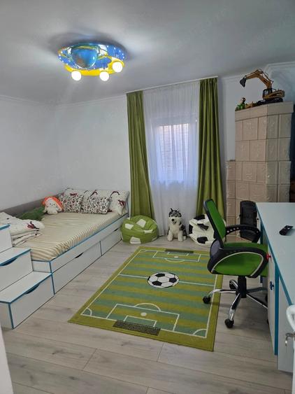 Casă cu 4 camere cu Teren 1000 Mp în Stăncești