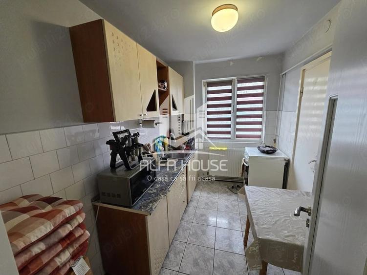 Apartament cu 3 camere semidecomandat în Govândari