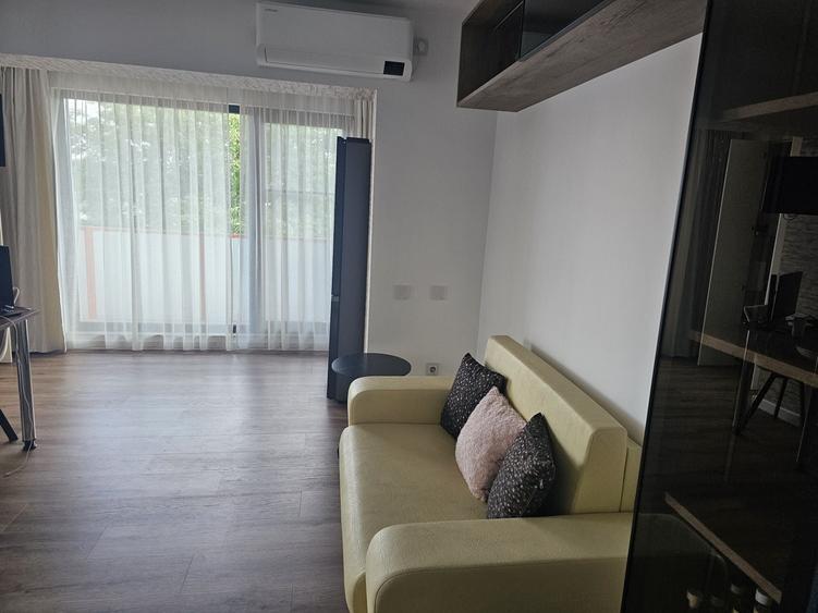 Apartament cu 3 camere semidecomandat în Florești