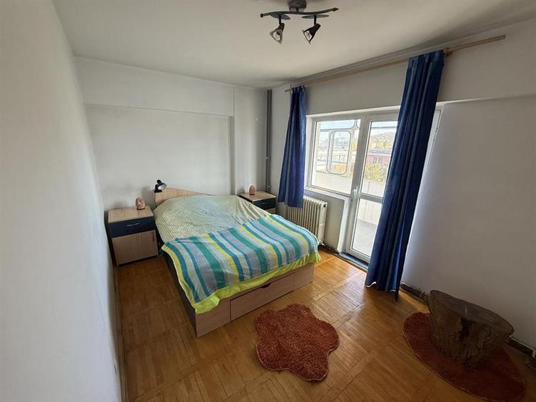 Apartament cu 3 camere decomandat, mobilat în Baza 3
