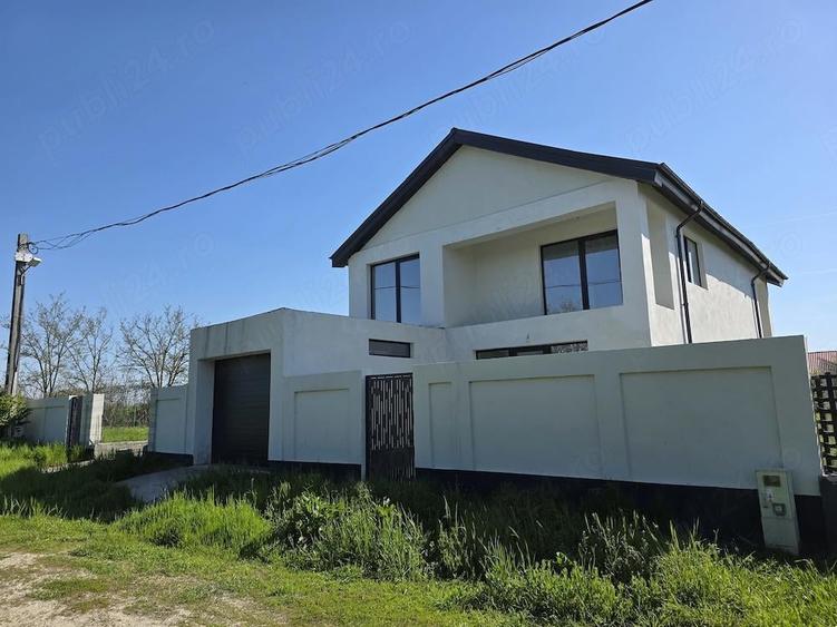 Casă cu 6 camere cu Teren 500 Mp în Spătaru