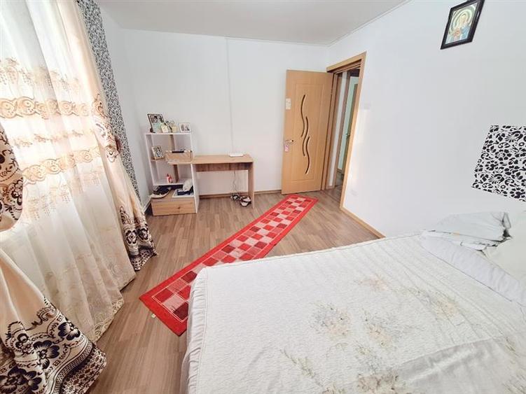 Casă individuală cu 8 camere cu Teren 421 Mp în 9 Mai
