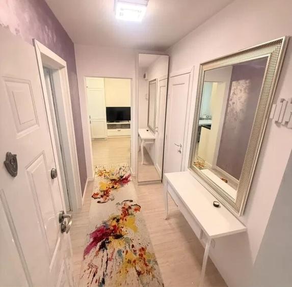 Apartament cu 3 camere semidecomandat, mobilat în Ștefan cel Mare