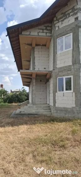 Casă cu 7 camere în Exterior Vest