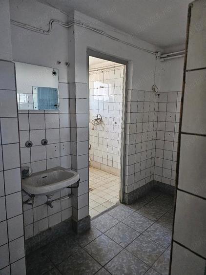 Hale ptr chirie SC total1000 mp , birouri 200 mp, curent capacit.mare , Zona Centura-Metro - 9