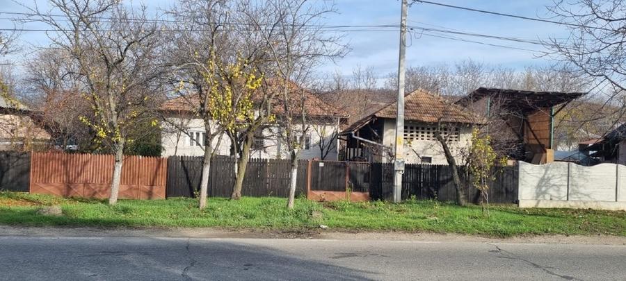 Vând casă cu teren și curte în centrul Călinești - 2