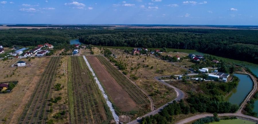 Vanzare teren cu UTILITATI in Branesti langa LAC si PADURE - str Lotusului - 1