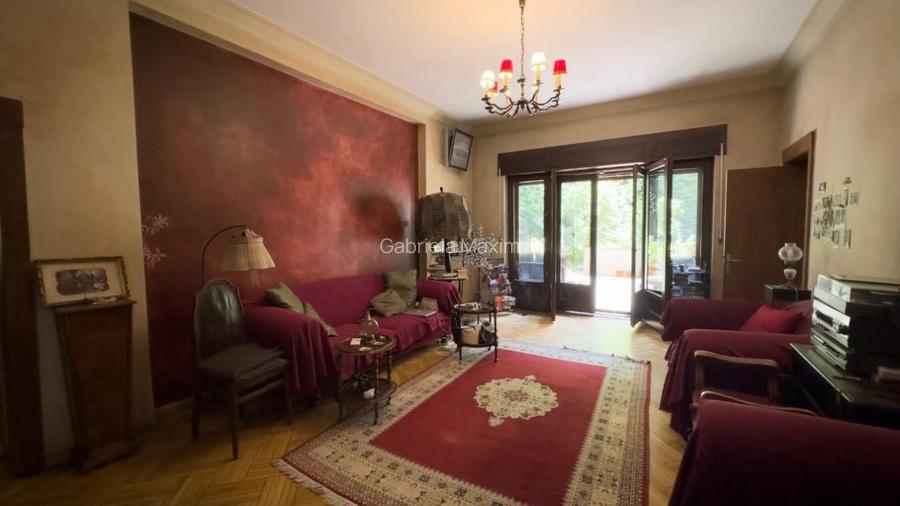 Apartament cu 5 camere semidecomandat în Moșilor Apartament cu 5 camere semidecomandat în Moșilor