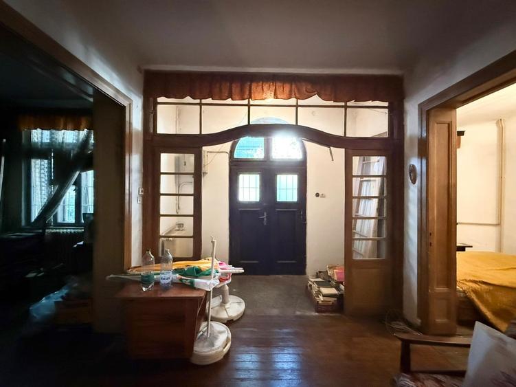 Vila in zona Băneasa, în imediata vecinătate a Parcului Herăstrău 7 camere - 9