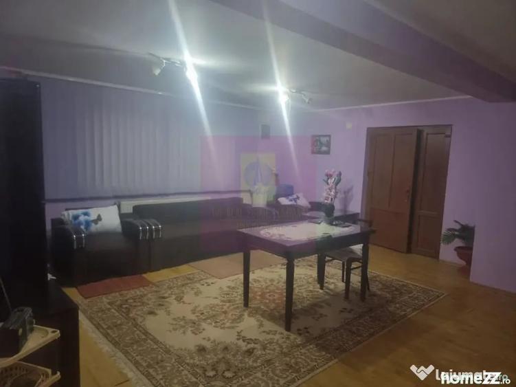 Casă cu 7 camere cu Teren 1500 Mp în Islaz