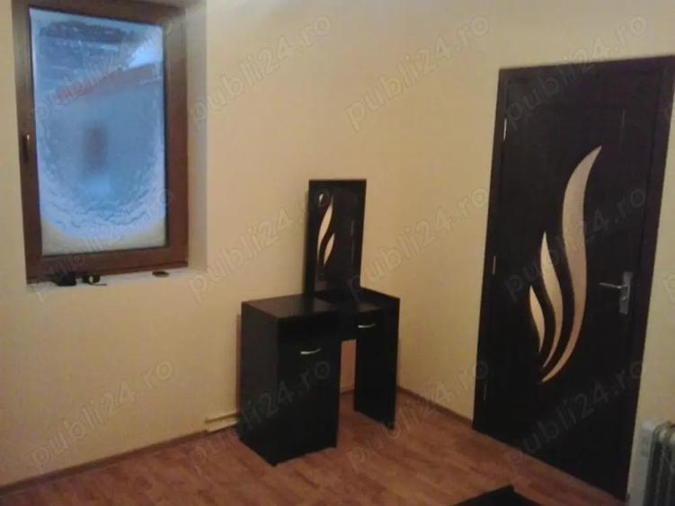 Vand urgent casa la curte - langa statia de metrou Piata Muncii !!! - 9