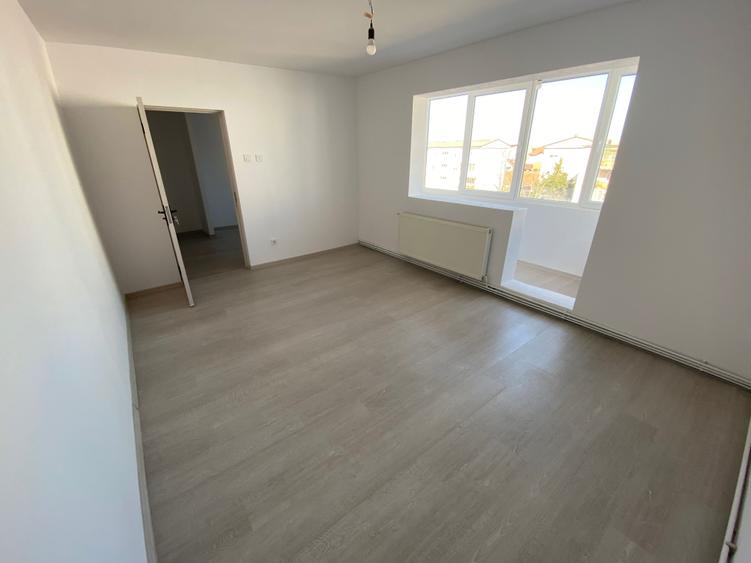 Apartament 3 camere, 80 mp, decomandat, renovat Micro 3 - 6