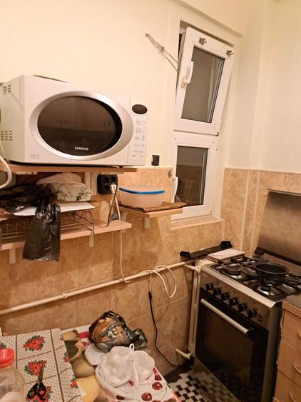 Inchiriez, pe termen lung, apartament cu 2 camere; zona ultracentrala - 8