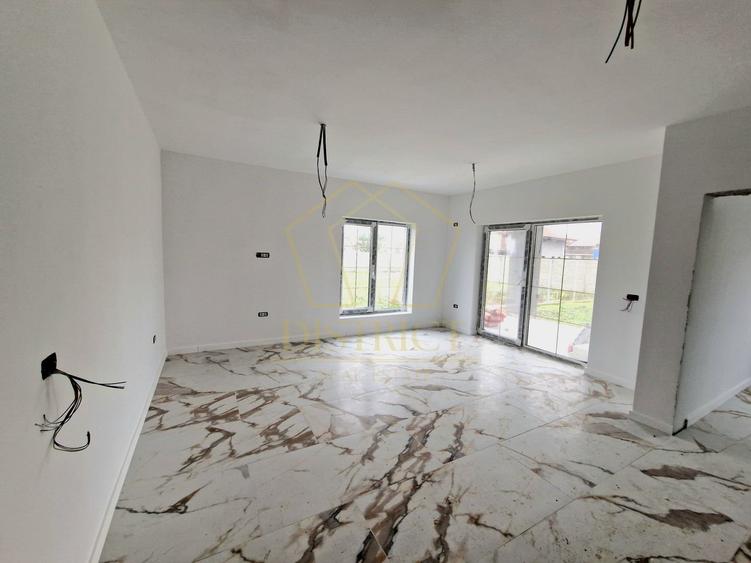 Duplex spatios cu 5 camere | Mosnita Noua - 1