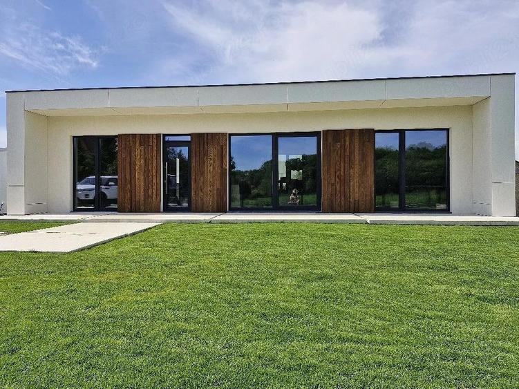 villa mobilata de vanzare 320000 eu. +TVA - 3