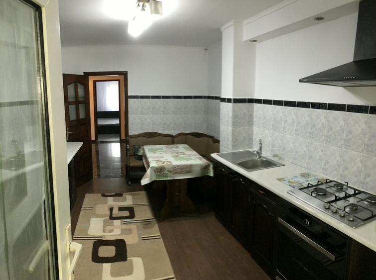 Inchiriez apartament cu 3camere - 1