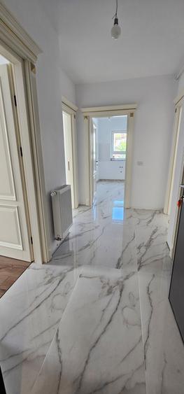 Apartament cu 3 camere decomandat zona Tractoul Maurer Villas - 1