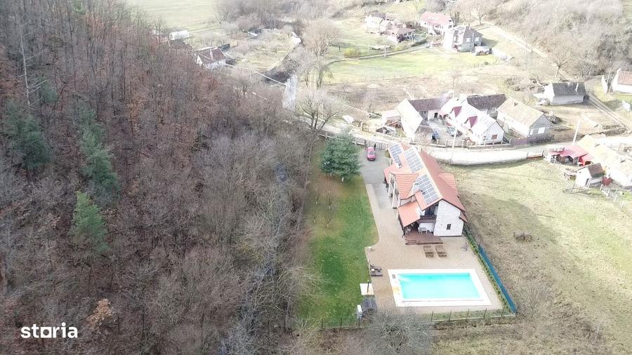 Pensiune/Casa de vanzare natura verde Cladova - 1