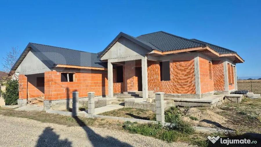 Casa la rosu de vanzare, 4 camere, 145,31 mp, 715 mp teren, - 3
