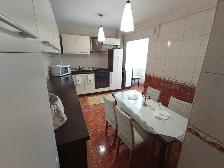 Apartament 3 camere Frumoasa-Continental, decomandat, etaj 4/8 - 5
