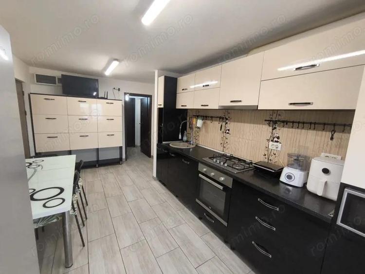 Apartament 3 camere, 73 mp, zona Rovine - 9