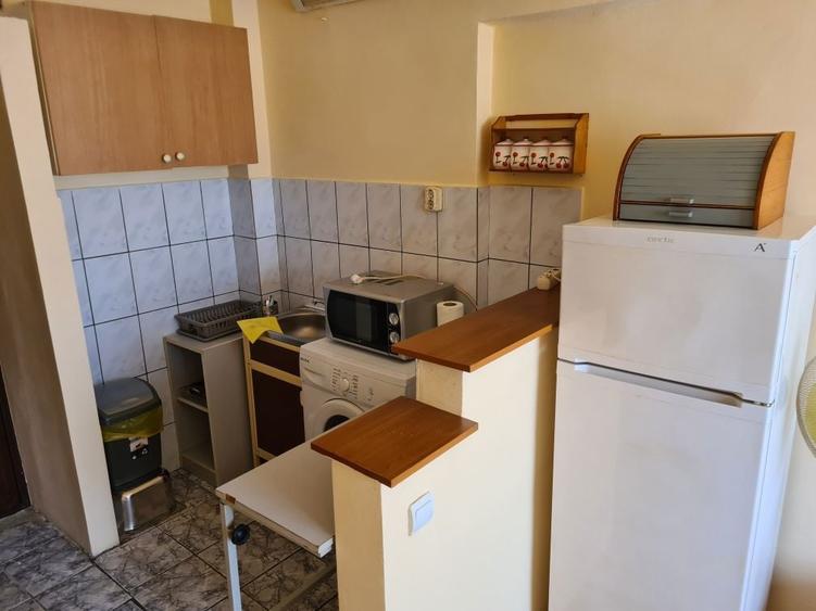 Inchiriez garsoniera - 2